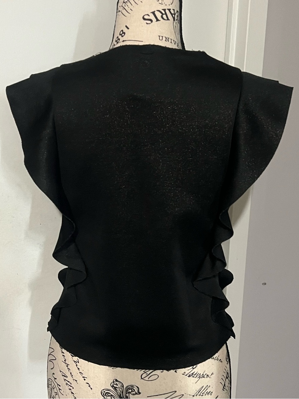 Design Lab Lord & Taylor Black Ruffle Sleeve Shell Top - Picture 3 of 7